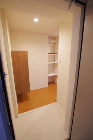 レジュールアッシュ梅田アクシア　仲介手数料無料の玄関