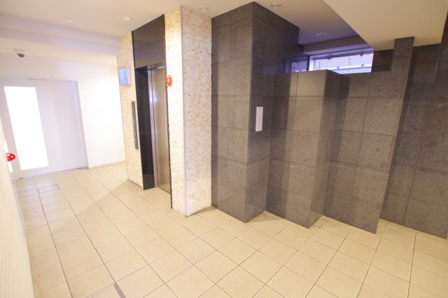 レジュールアッシュ梅田アクシア　仲介手数料無料のロビー