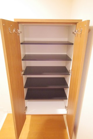 レジュールアッシュ梅田アクシア　仲介手数料無料の玄関