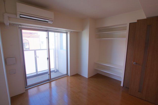 レジュールアッシュ梅田アクシア　仲介手数料無料の居間・リビング