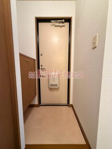 サンライズ平塚の玄関|収納もある玄関です
