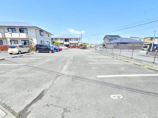 サンライズ平塚の駐車場