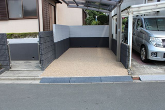 【駐車場】 | カーポート付きの駐車スペース、2017年7月改装済