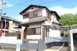 【外観】 | 建物外観、広々したカーポート付