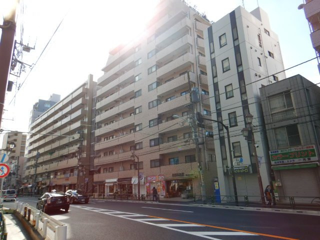 朝日根津八重垣マンションの外観