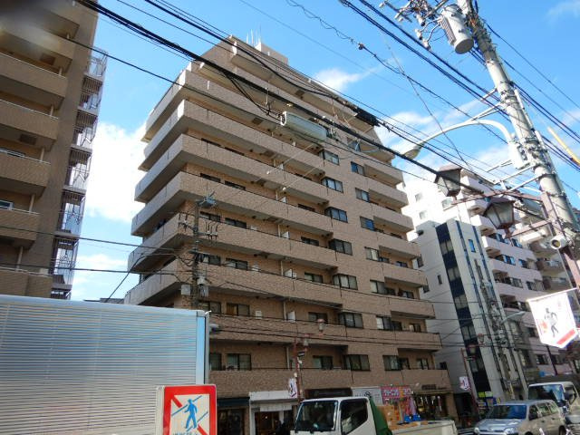 朝日根津八重垣マンションの外観