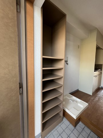 リバティーハウスの玄関|【玄関】大容量のシューズボックス