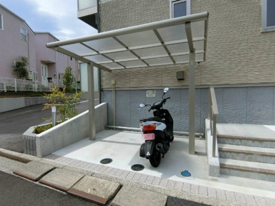 【その他共用部分】 | ベリーメゾン都筑 | 敷地内にバイク置き場を完備しています！バイクをお持ちの方にオススメです♪