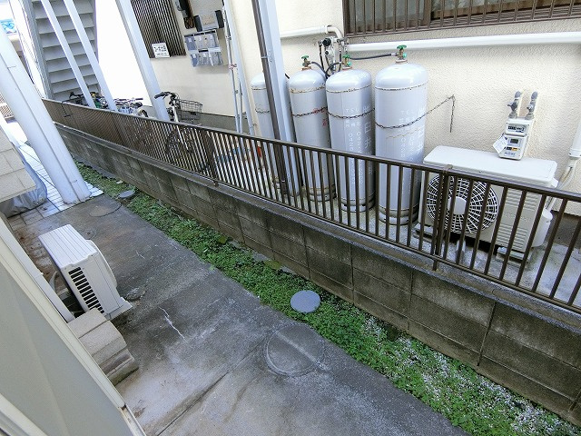 ホワイトレジデンスのバルコニー|写真は同建物の別部屋を参考に掲載しております。