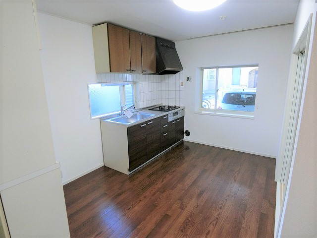 ホワイトレジデンスの居間・リビング|写真は同建物の別部屋を参考に掲載しております。