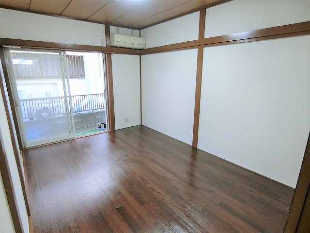 ホワイトレジデンスの居間・リビング|写真は同建物の別部屋を参考に掲載しております。