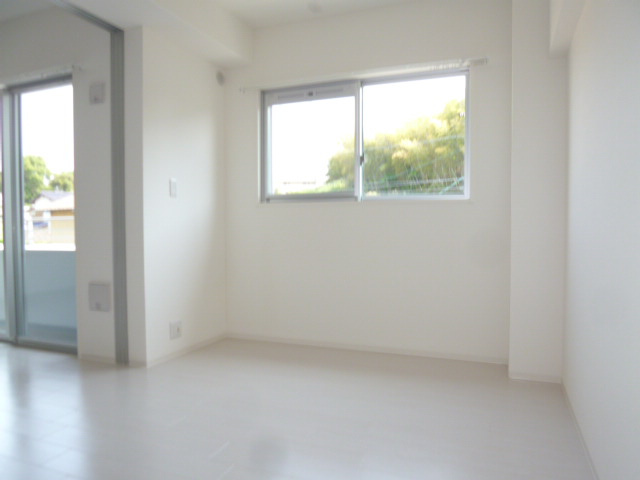 ビバリーグランディの洋室