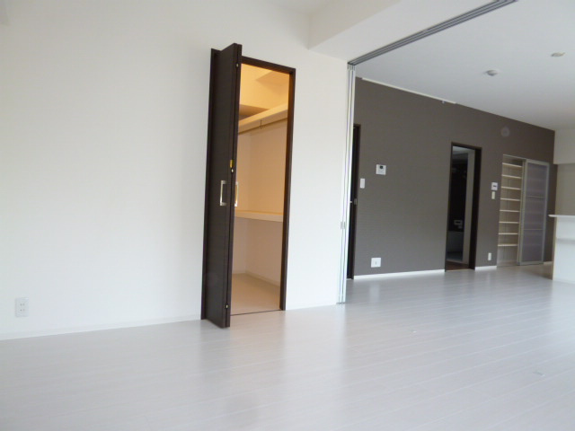 ビバリーグランディの洋室