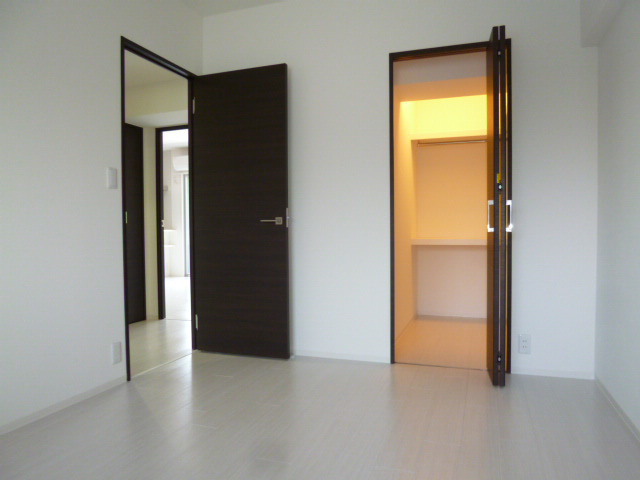 ビバリーグランディの洋室