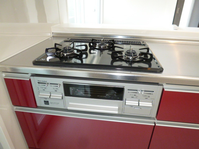 ビバリーグランディのキッチン|３口システムキッチン