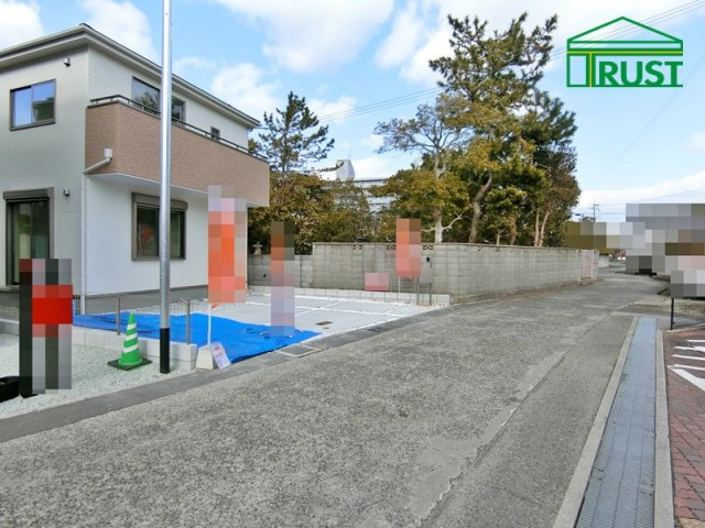 明石市魚住町中尾2期（全１棟）1号棟の前面道路含む現地写真