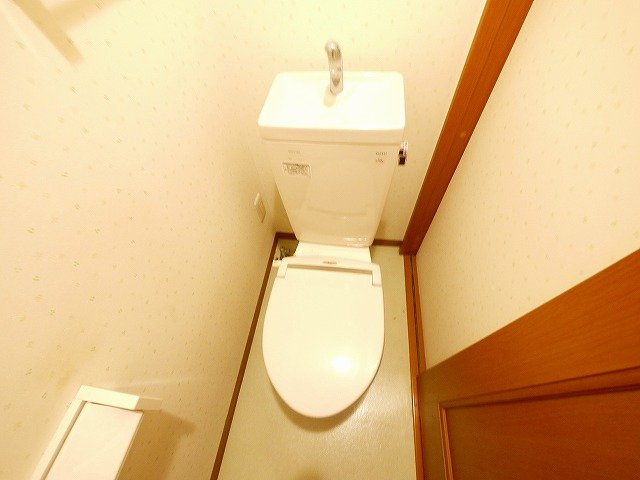 採充エヴォールのトイレ|落ち着いた色調のトイレです