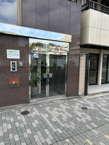長嶋ビルのエントランス