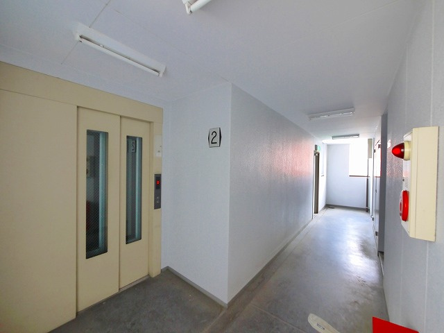 ブランドール佐保川のエントランス|清潔なエントランスです