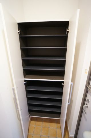 花水木宝塚の玄関|靴箱は大容量！！
参考、同建物・反転間取りの号室