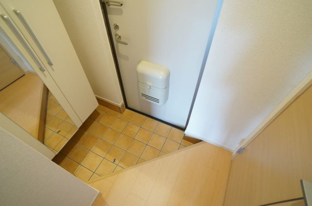 花水木宝塚の玄関|参考、同建物・反転間取りの号室