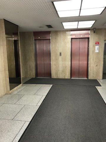 金山ビルのロビー