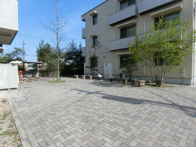 ベルアネスB棟の庭