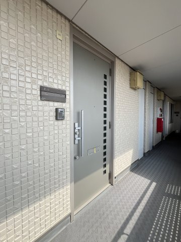ベルアネスB棟の玄関