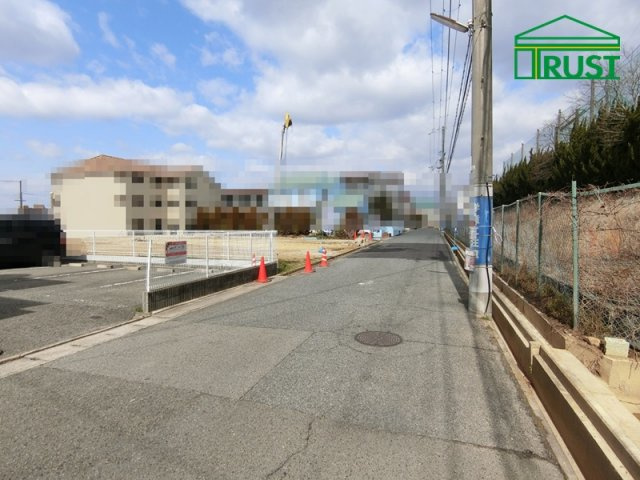 神戸西区大津和　新築戸建　D号棟の前面道路含む現地写真