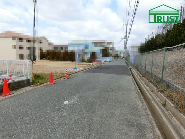 神戸西区大津和　新築戸建　D号棟の前面道路含む現地写真