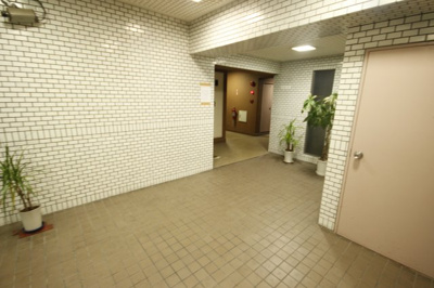 【エントランス】 | ロワールマンション赤坂 | 落ち着いたエントランスです