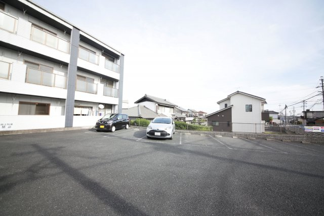 グランドゥール根崎の駐車場