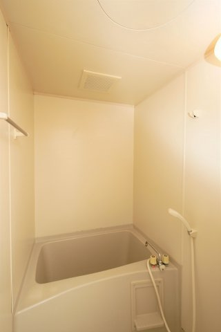 グリーンゼファーの浴室|グリーンゼファー302号