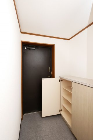 グリーンゼファーの玄関|グリーンゼファー302号