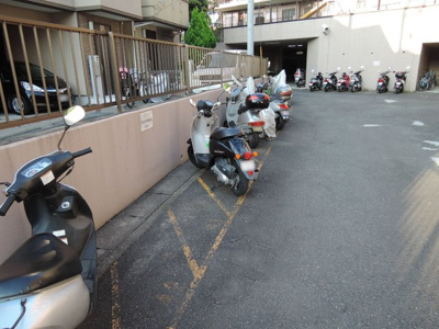 【その他共用部分】 | リーベスト宮前平 | バイク置場