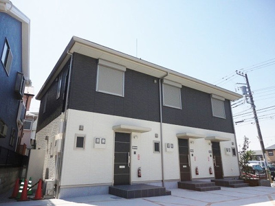 【外観】 | リヴェール麻生Ⅱ【SHM】 | 【積水ハウスの賃貸住宅シャーメゾン】「柿生」駅にアクセス可能な最寄りバス停より徒歩2分！雨の日の通勤やお出かけもバス利用でスムーズです♪