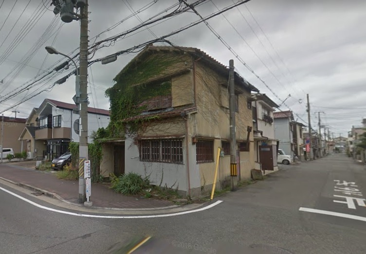 明石市日富美町古家付土地の前面道路含む現地写真