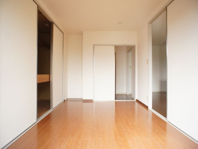 【寝室】 | ラフォーレ・ハピネスB | 快適に過ごせるエアコンが付いています♪充実収納付きです♪