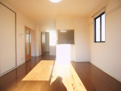 【居間・リビング】 | ラフォーレ・ハピネスB | 会話をしながらお料理できる対面キッチンです♪