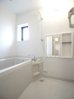 【浴室】 | ラフォーレ・ハピネスB | うれしい換気できる窓があります♪