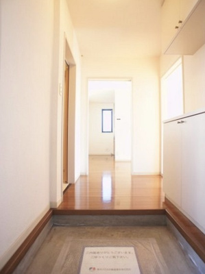 【玄関】 | ラフォーレ・ハピネスB | たくさん収納できるシューズボックスが付いています♪