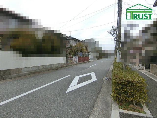 神戸市垂水区神陵台９丁目土地の前面道路含む現地写真