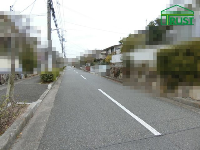 神戸市垂水区神陵台９丁目土地の前面道路含む現地写真