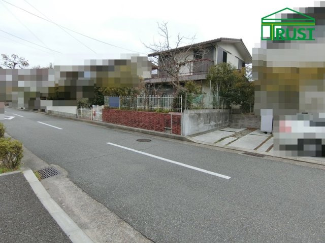 神戸市垂水区神陵台９丁目土地の前面道路含む現地写真