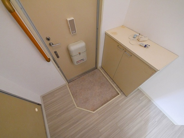 ハイツ中町の玄関|収納もある玄関です