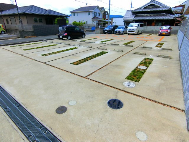 トゥールブランシュM&MⅡの駐車場