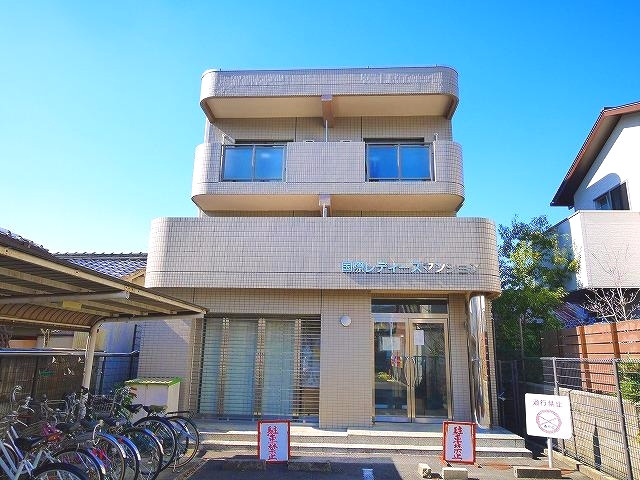 国際レディースマンションの外観|落ち着いた雰囲気の外観です