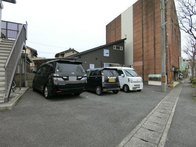 ギャバンの駐車場