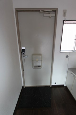 【玄関】 | ハイネスB棟