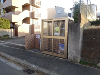 【その他共用部分】 | フォンテーヌ都筑 | 敷地内ごみ置き場でごみ出しもらくらく～♪忙しい社会人さんや主婦さんにもうってつけ！